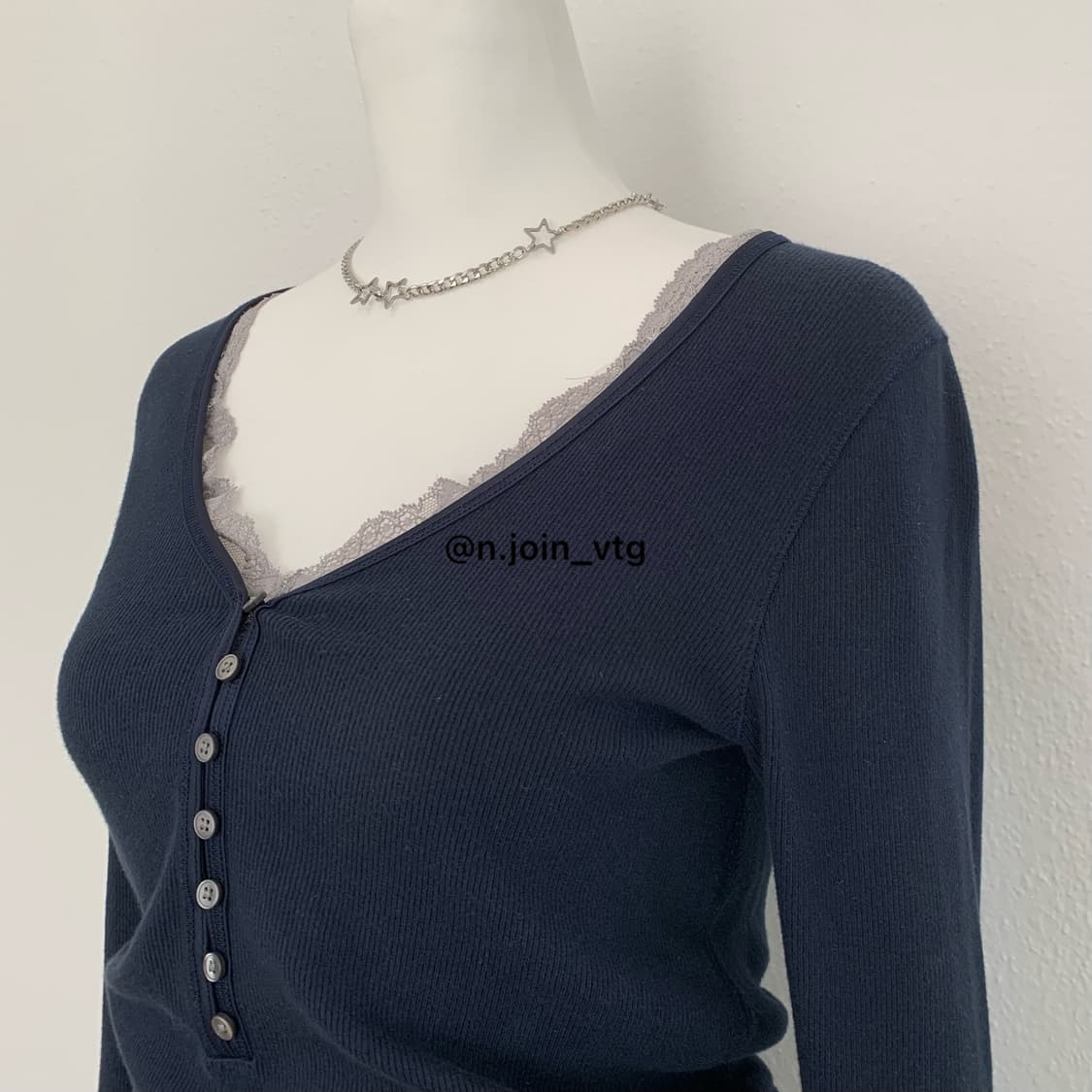 아베크롬비 헨리넥 네이비 롱슬리브 상품이미지3