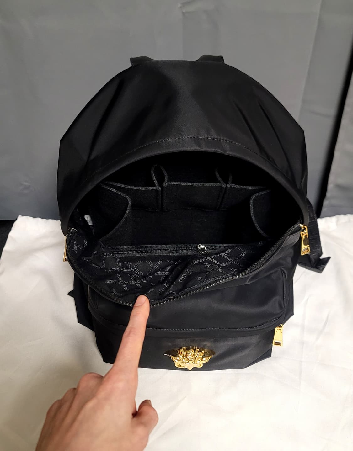 베르사체 백팩,크로스백가방(디올샤넬프라다루이비통구찌셀린느생로랑발렌시아가) 상품이미지10