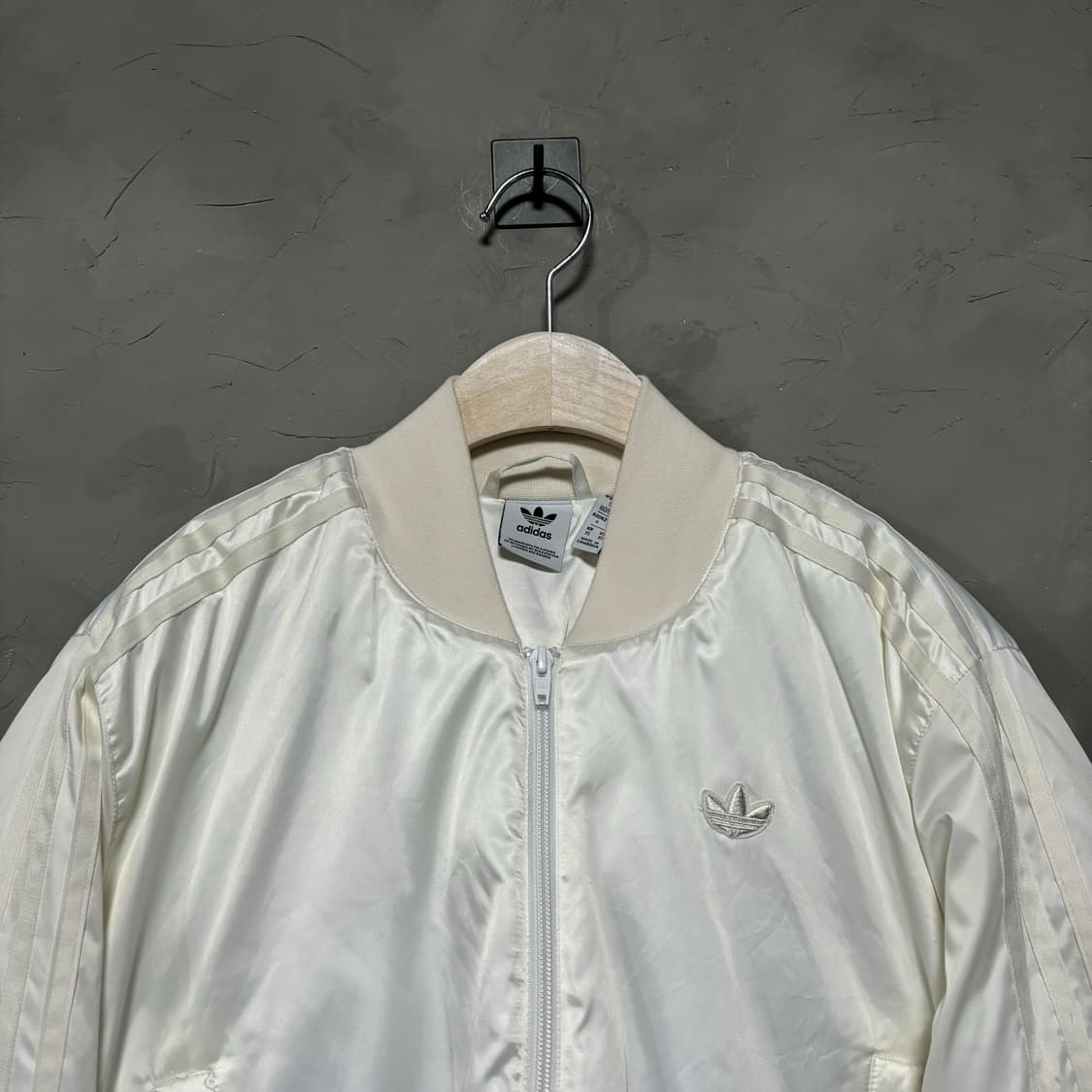 아디다스 파이어버드 봄버 패딩 화이트 상품이미지2