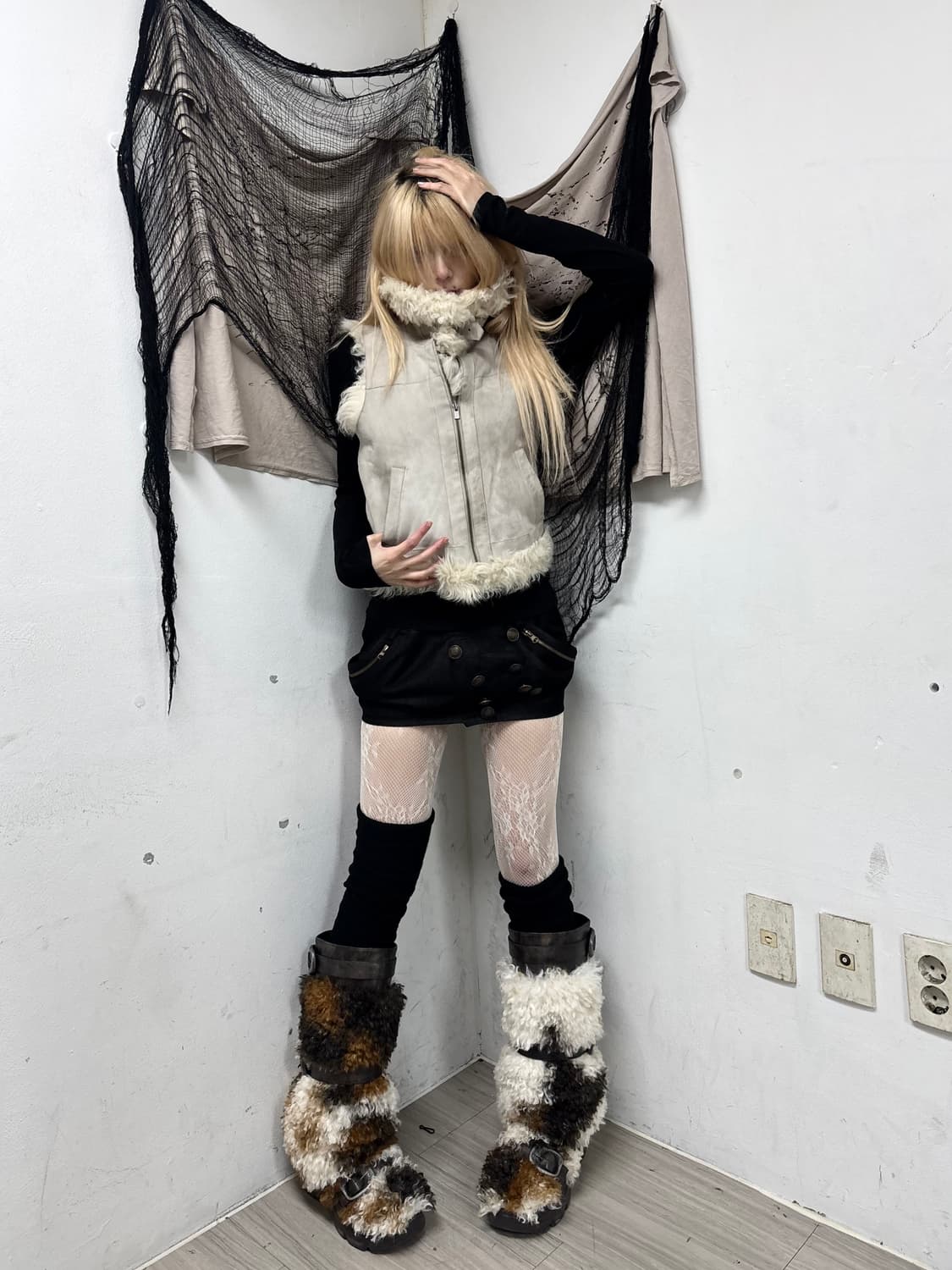 [Theory] Sheep Fur Trimming Neck buckle  상품이미지2