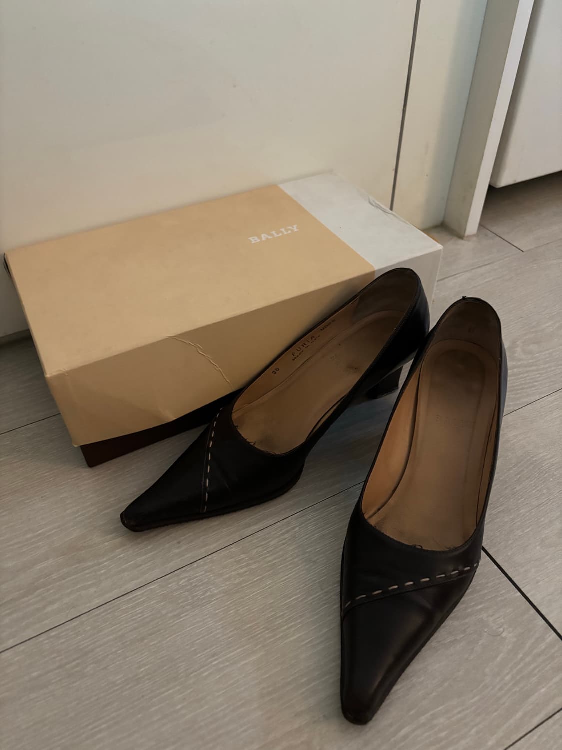 Bally stitch brown heel 상품이미지2