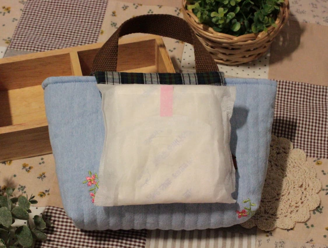 핸드메이드 블루 누빔 손잡이 파우치 상품이미지8