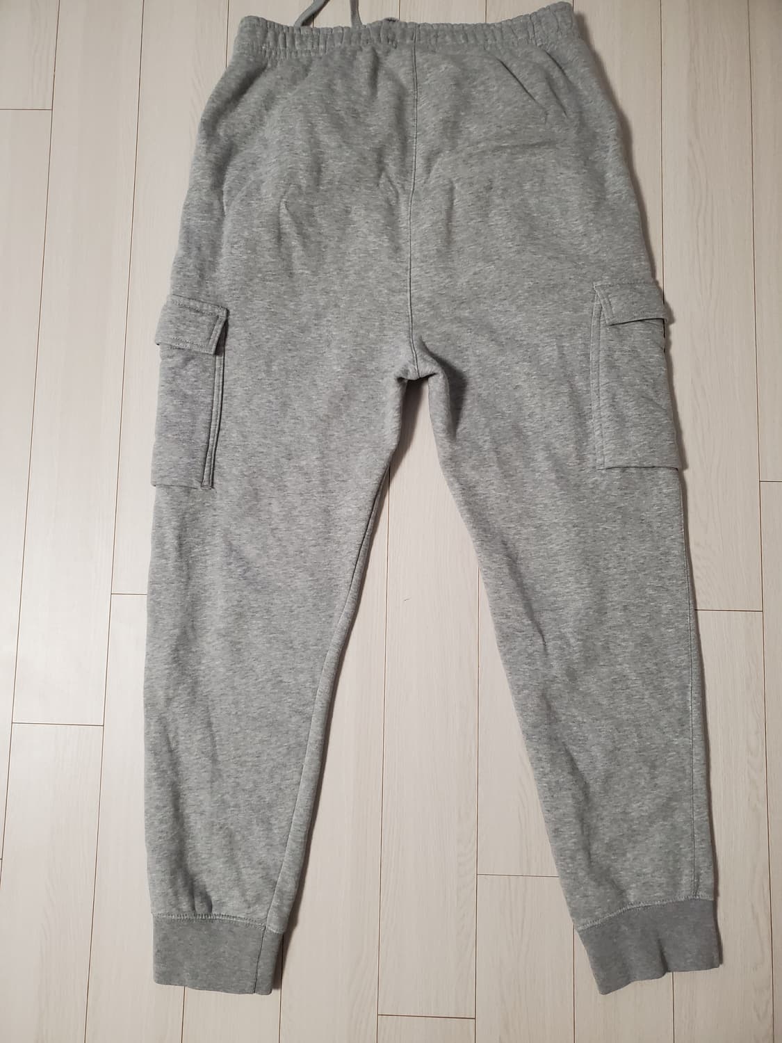 나이키 그레이 카고 조거 기모 팬츠 사이즈M

오염 하자 없이 깨끗해요^ 상품이미지8