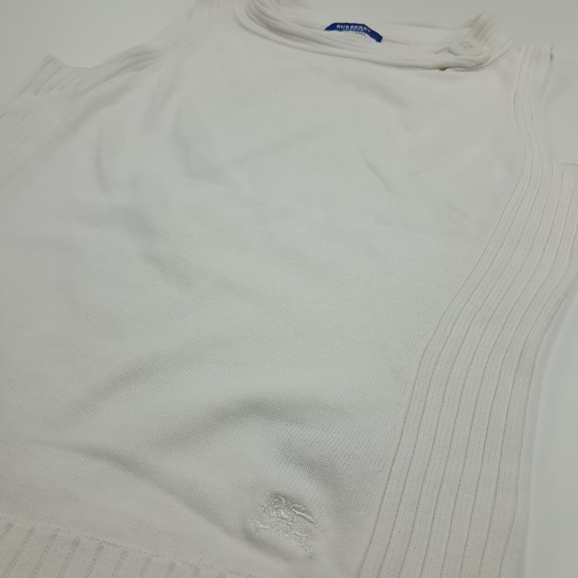 CN848W M 버버리 블루라벨 화이트 코튼 슬리브리스 니트 상품이미지5