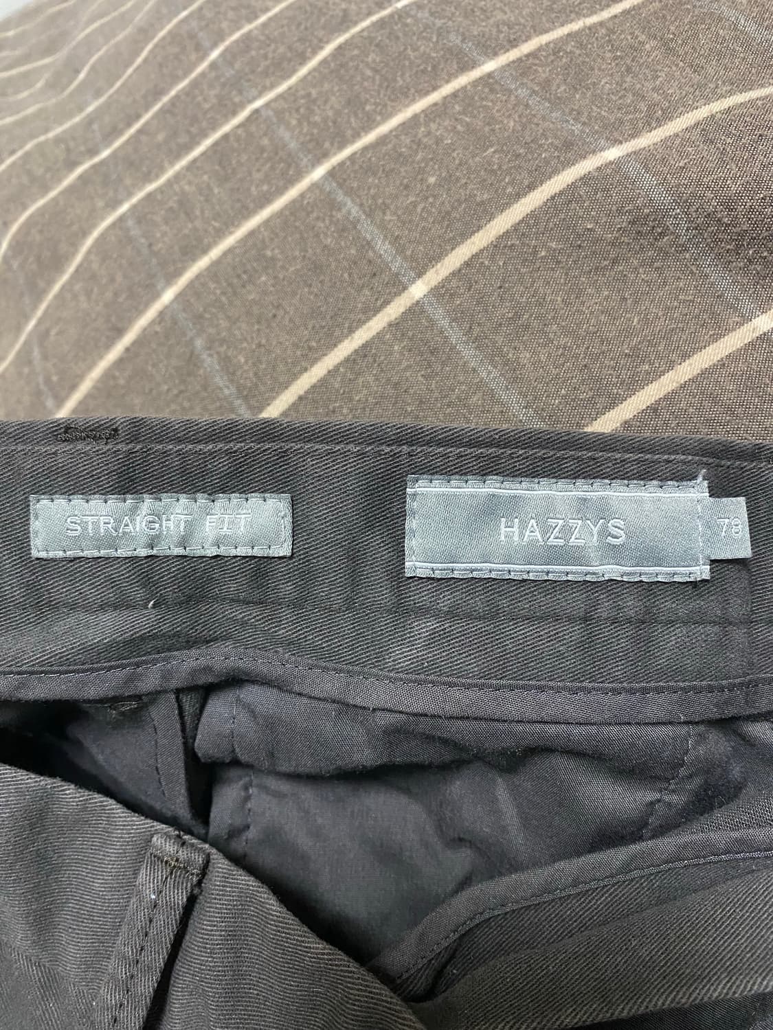 [78] 헤지스 스트레이트핏 치노 팬츠 차콜 상품이미지3