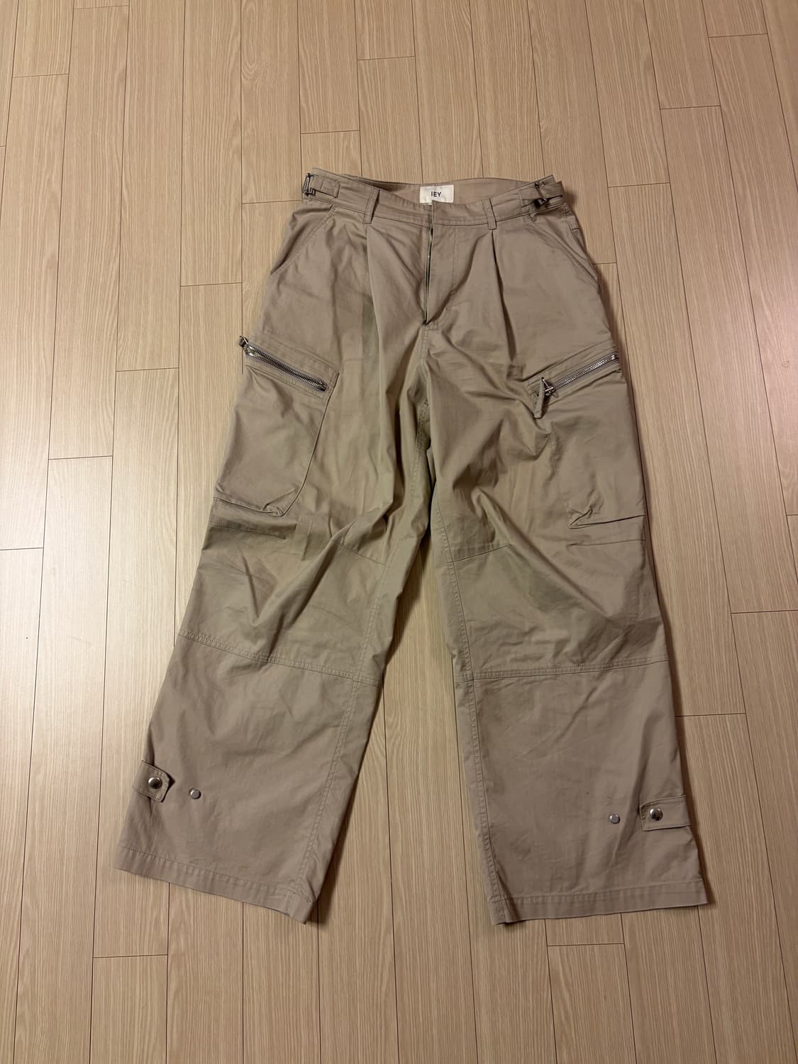 [이에이 X 짱구대디] ANGLE CARGO PANTS Beige 상품이미지4
