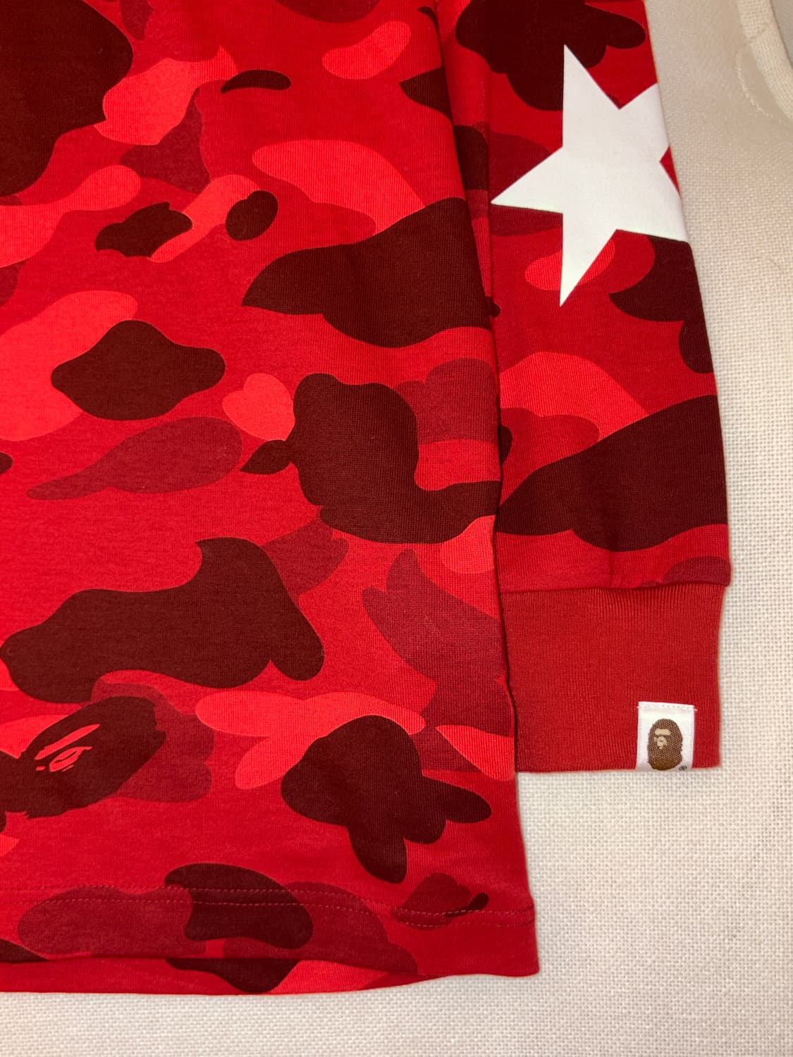 베이프 스타 카모 롱슬리브 레드 (뉴진스 해린 착용) 상품이미지3