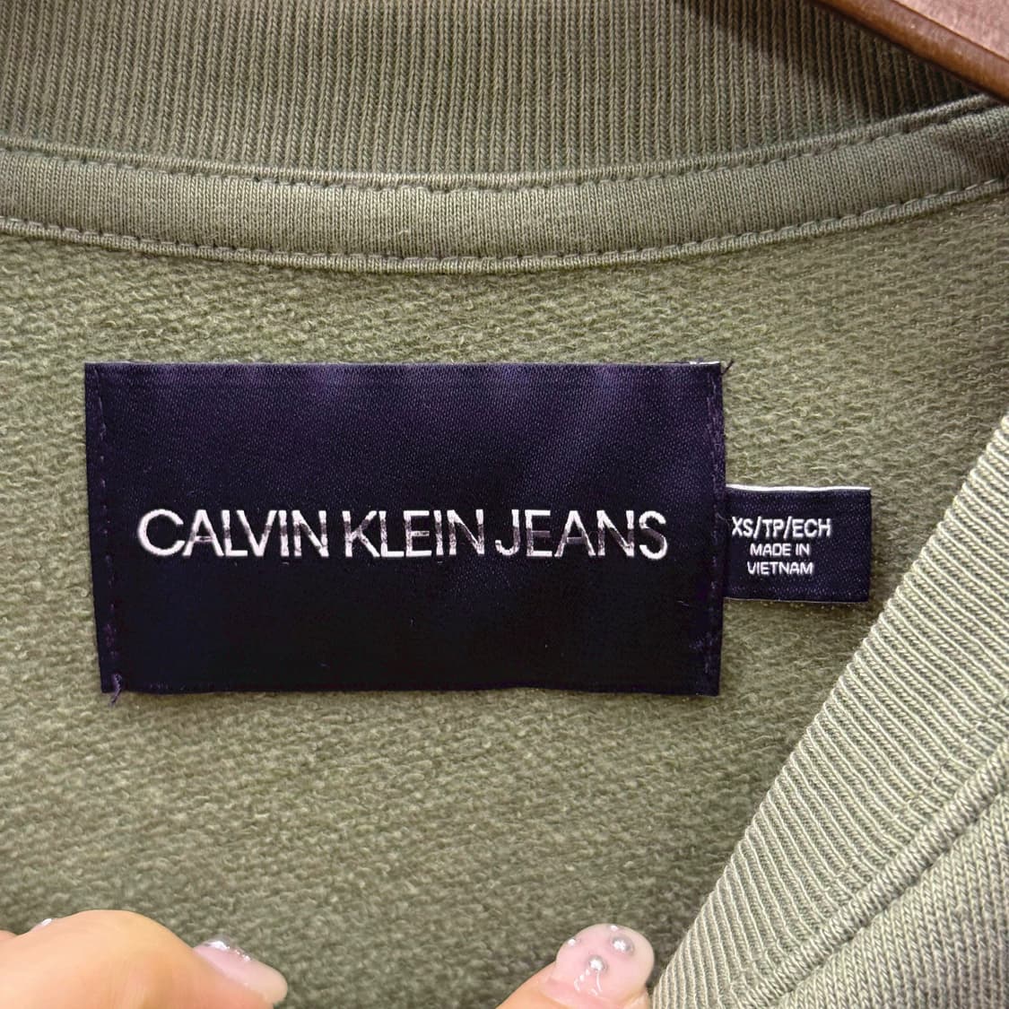 캘빈클라인 진스 크롭 반팔 맨두맨 CK 로고 프린트 디테일 카키 상품이미지7