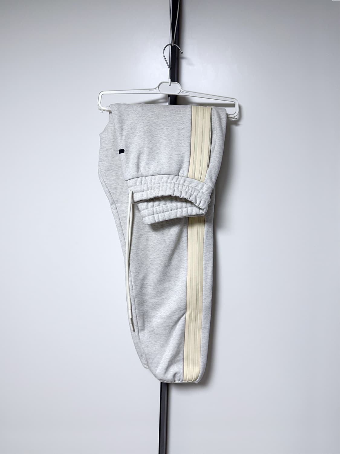 피어오브갓 X 아디다스 / 애슬레틱스 헤더 스트라이프 스웨트팬츠 상품이미지2