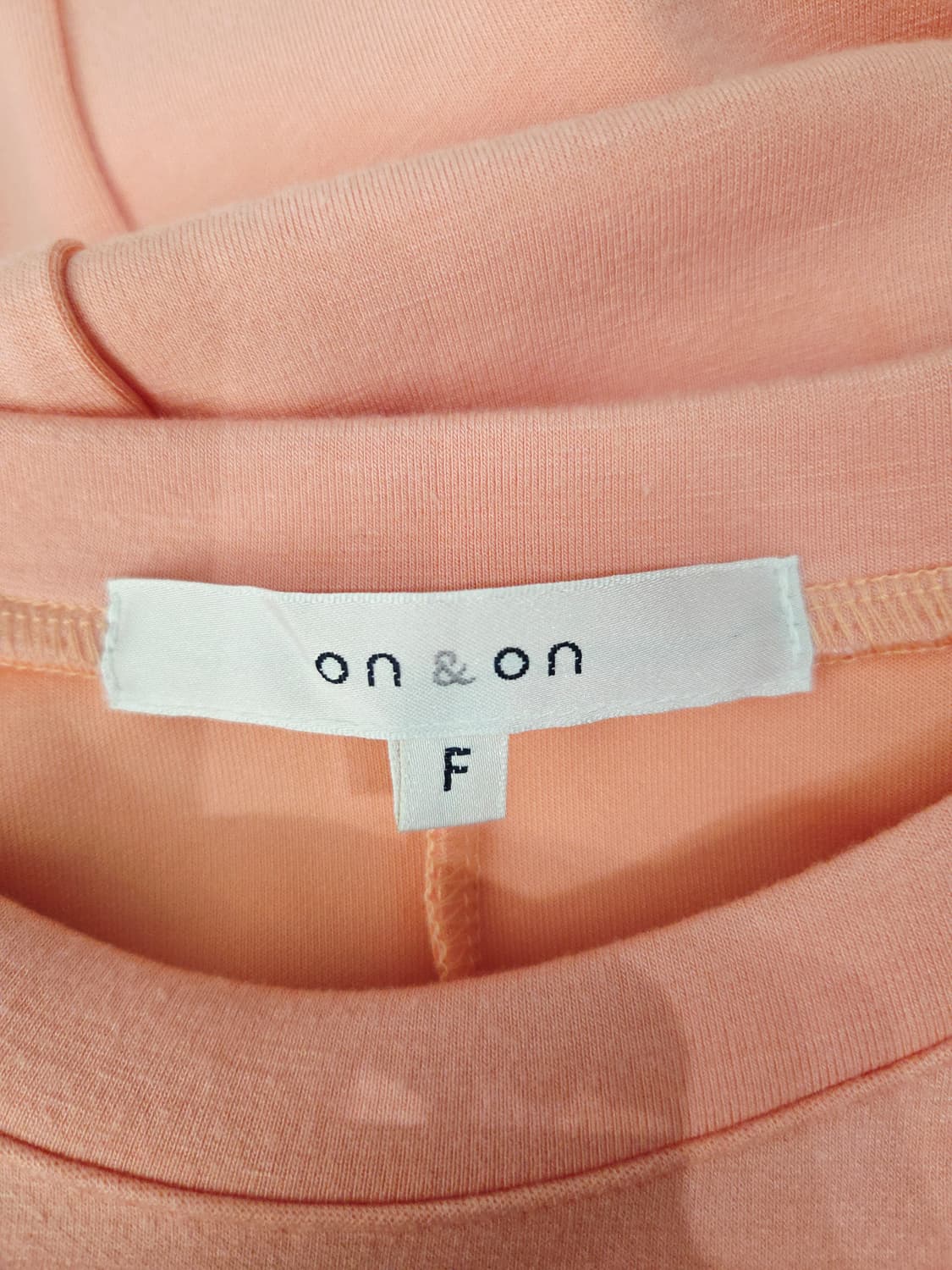 on & on 온앤온 핑크 러플 포인트 반팔티 상품이미지7