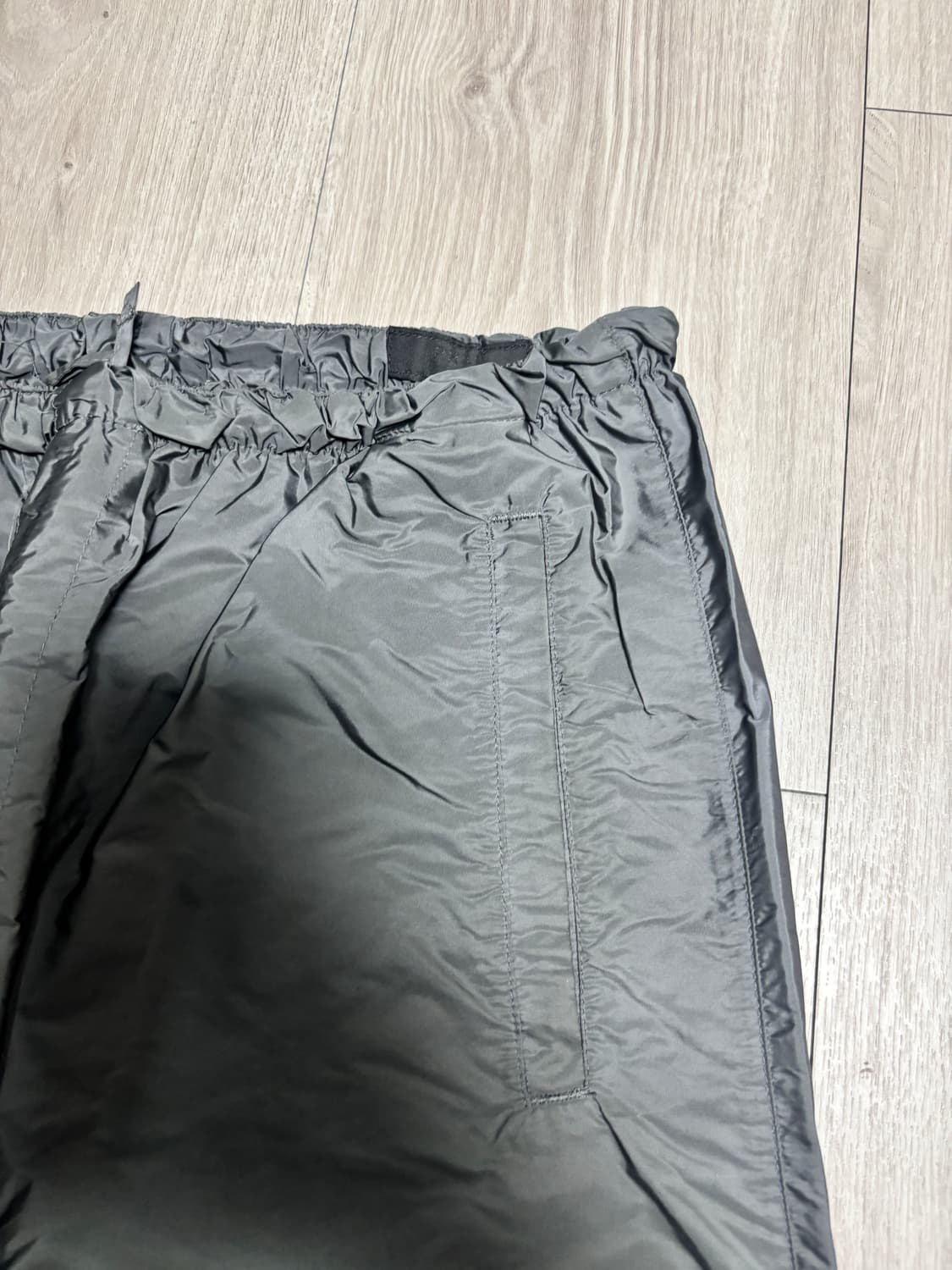 프라다 개버딘 re-nylon 팬츠 그레이 M 상품이미지4