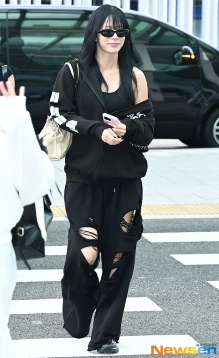 [새제품]프라다 심볼 선글라스 슬레이트 그레이 렌즈 상품이미지5