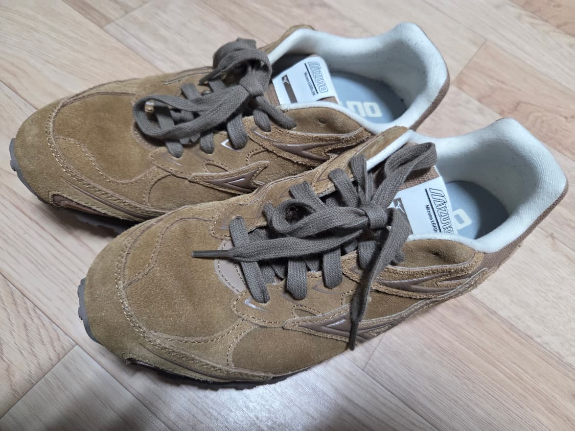 미즈노 LG 60S 2K 브라운 255 팝니다 상품이미지1