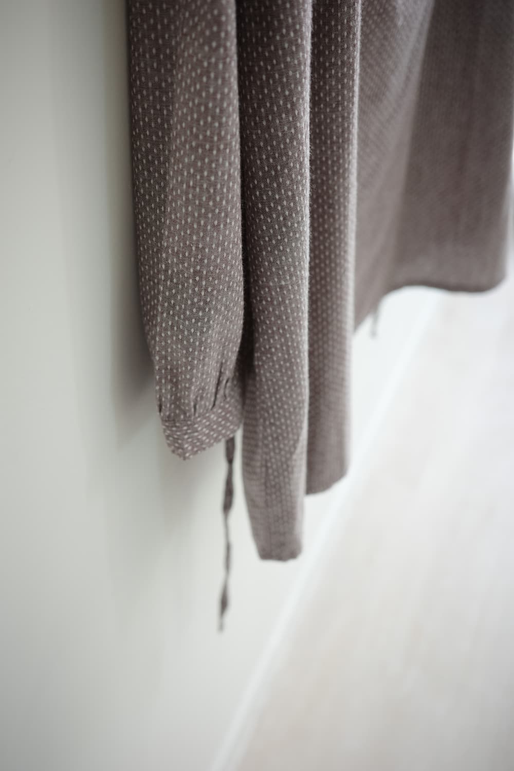  연브라운 작은 도트 핀턱 원피스 상품이미지5