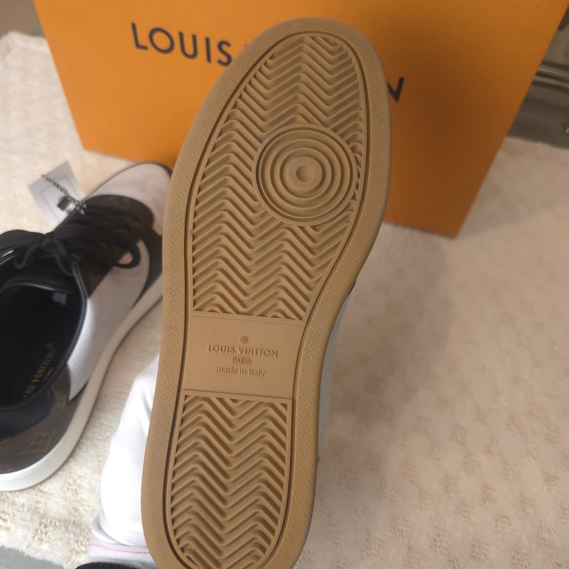 [정품/중고] 루이비통 리볼리 스니커즈 에벤 (새상품) 상품이미지4