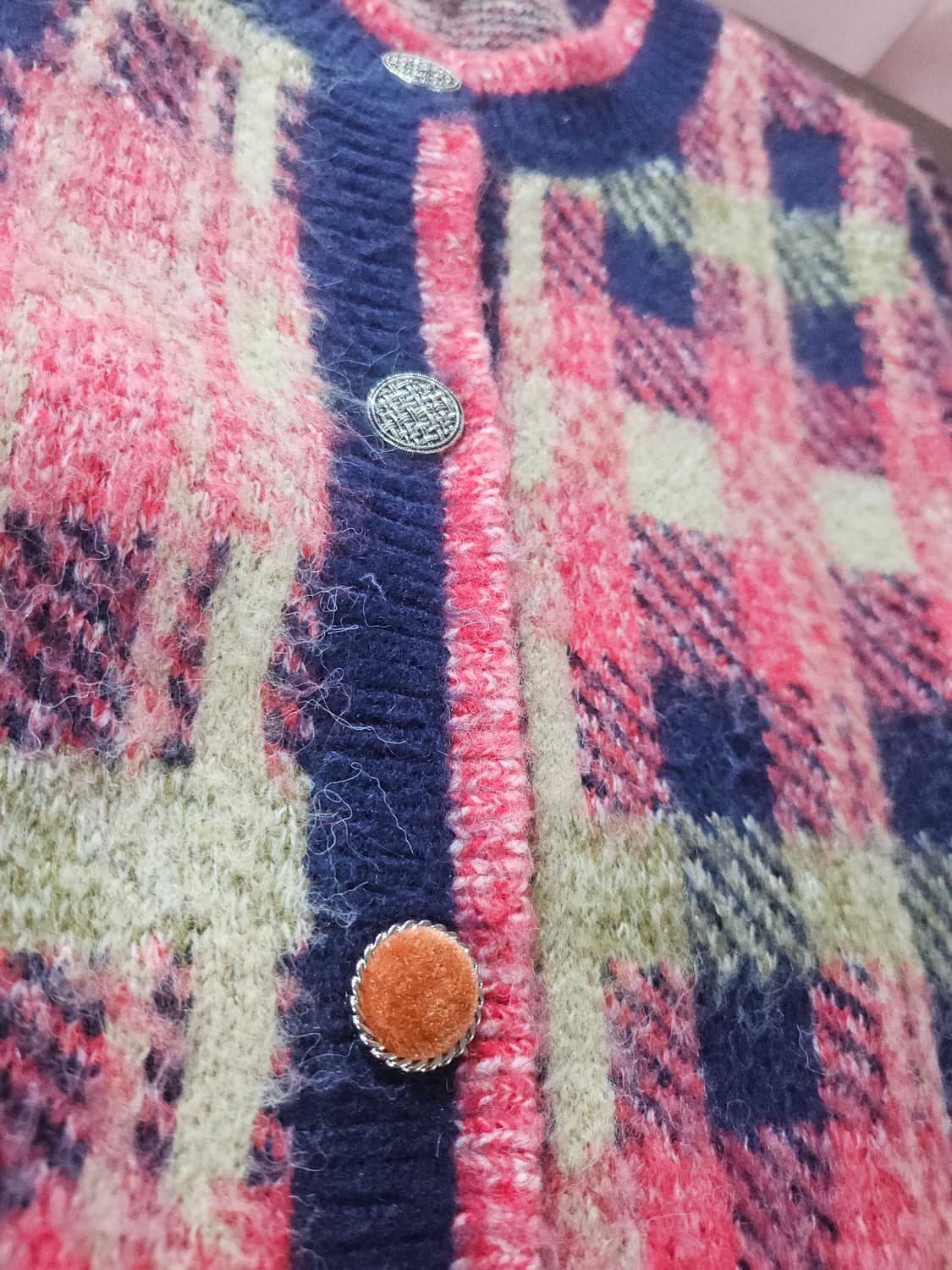 JJ  지고트  체크 패턴 두툼 니트 가디건  FREE 상품이미지2