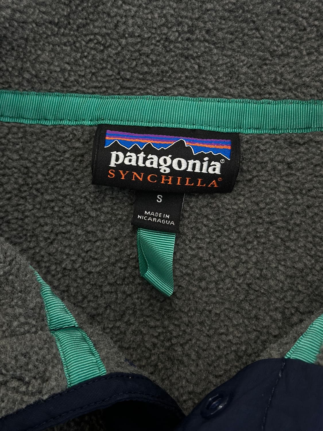 파타고니아 신칠라 그레이/네이비 스냅 플리스 상품이미지8