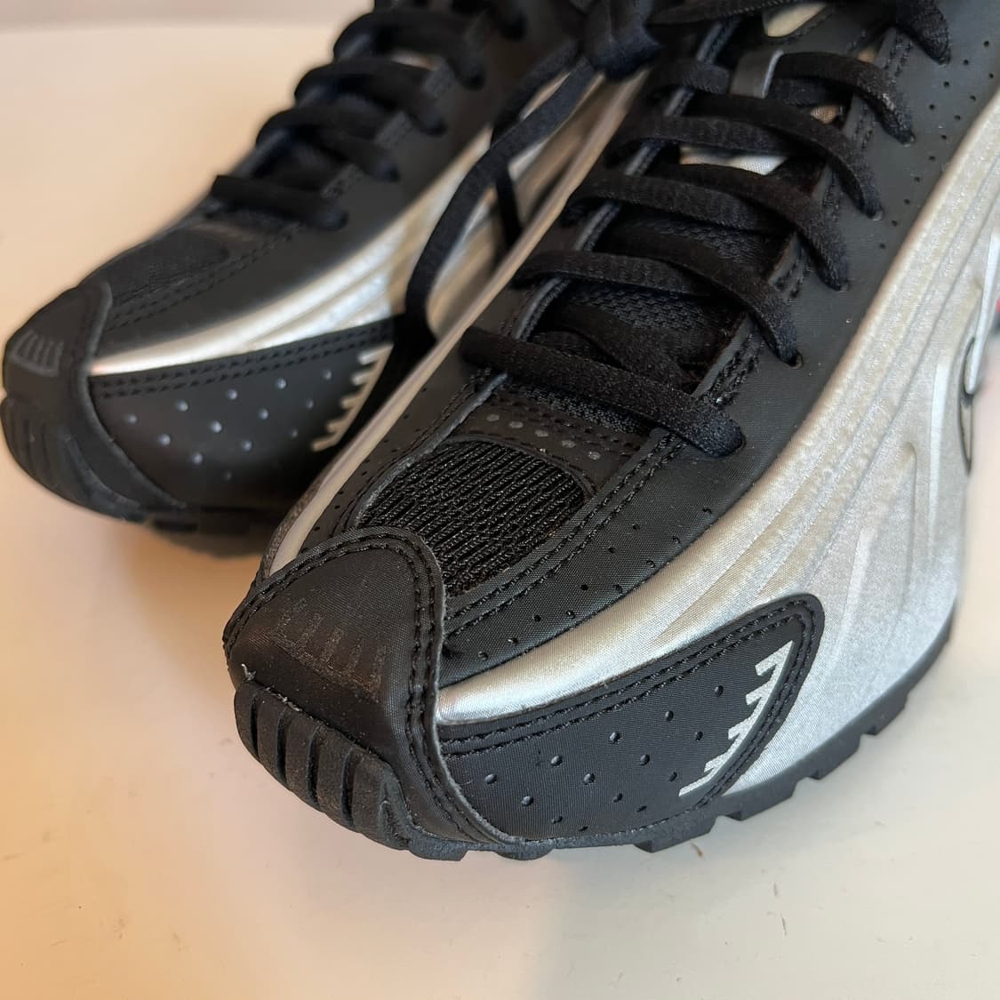 나이키 샥스 R4 메탈릭 실버 레드 상품이미지5