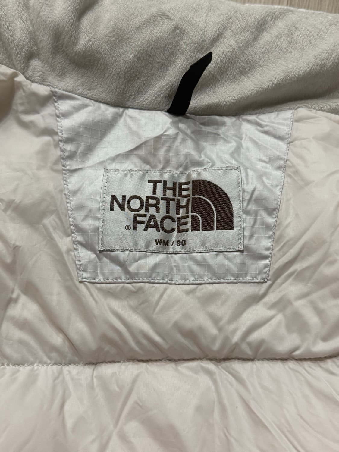 노스페이스 여성용 화이트 라벨 글로시 다운 패딩 NJ1DP61K wm 상품이미지3