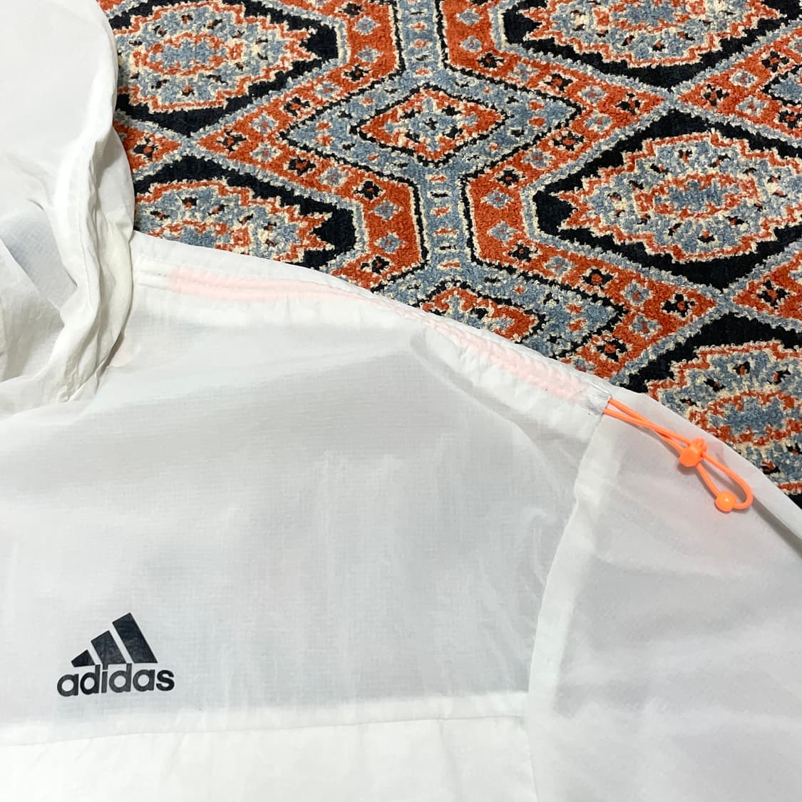 아디다스 삼각로고 화이트 경량 바람막이 점퍼 남성L 상품이미지5