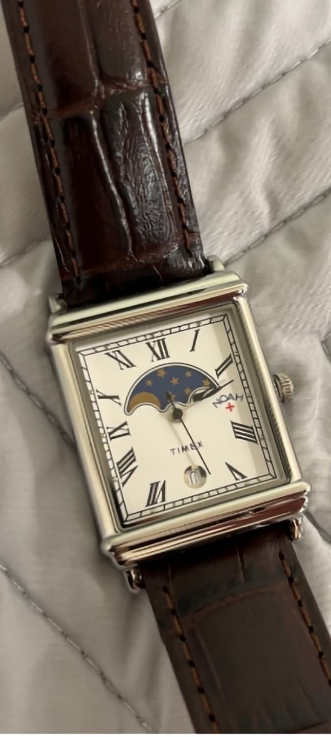 
(새상품)타이맥스 x 노아 문페이즈
브라운 가죽 시계
 상품이미지3