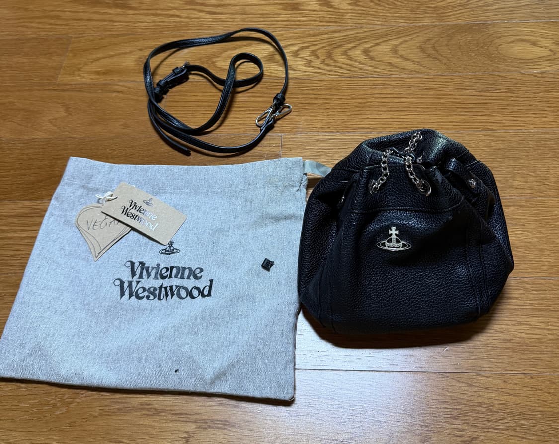 비비안웨스트우드 크리시 스몰 버킷백 블랙 상품이미지1