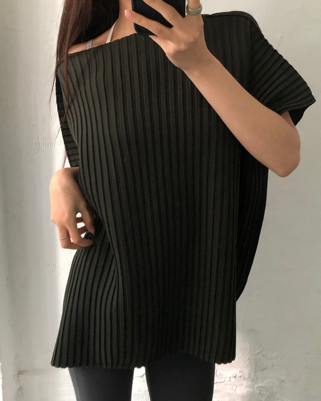 Issey Miyake me 이세이미야케 딥카키 보트넥 플리츠 티셔츠 상품이미지2