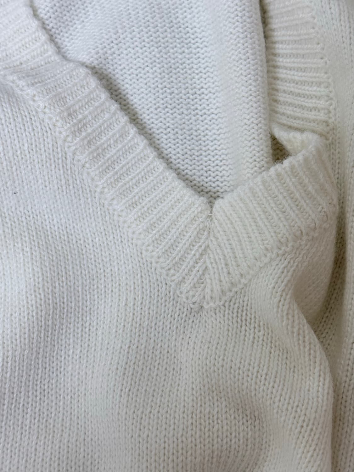 르버터 캐시 브이넥 니트 아이보리 상품이미지6