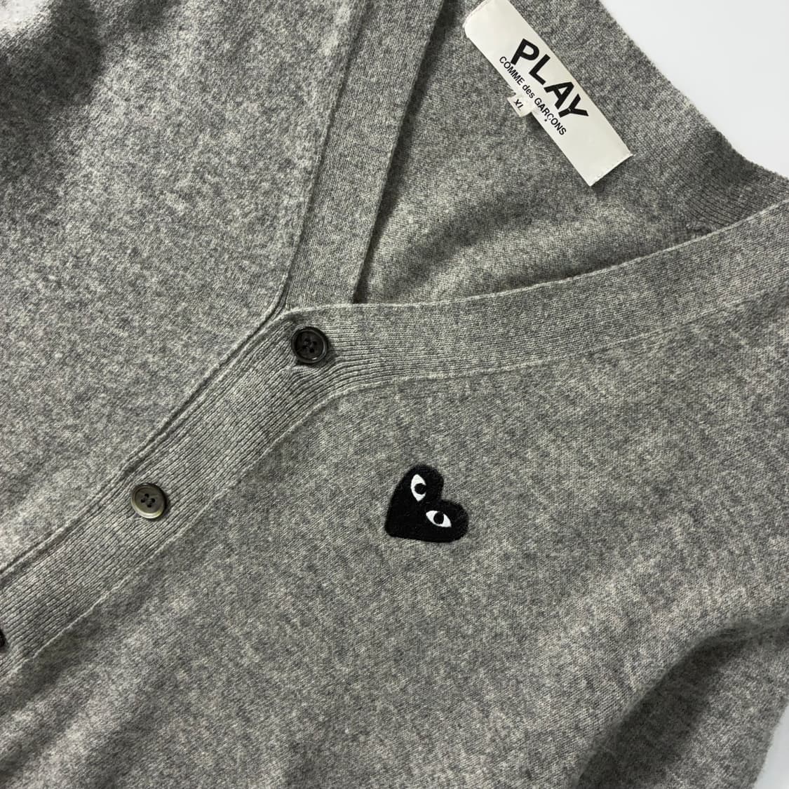 COMME des GARÇONS  꼼데가르송 블랙하트 와펜 울니트 가디건 상품이미지3