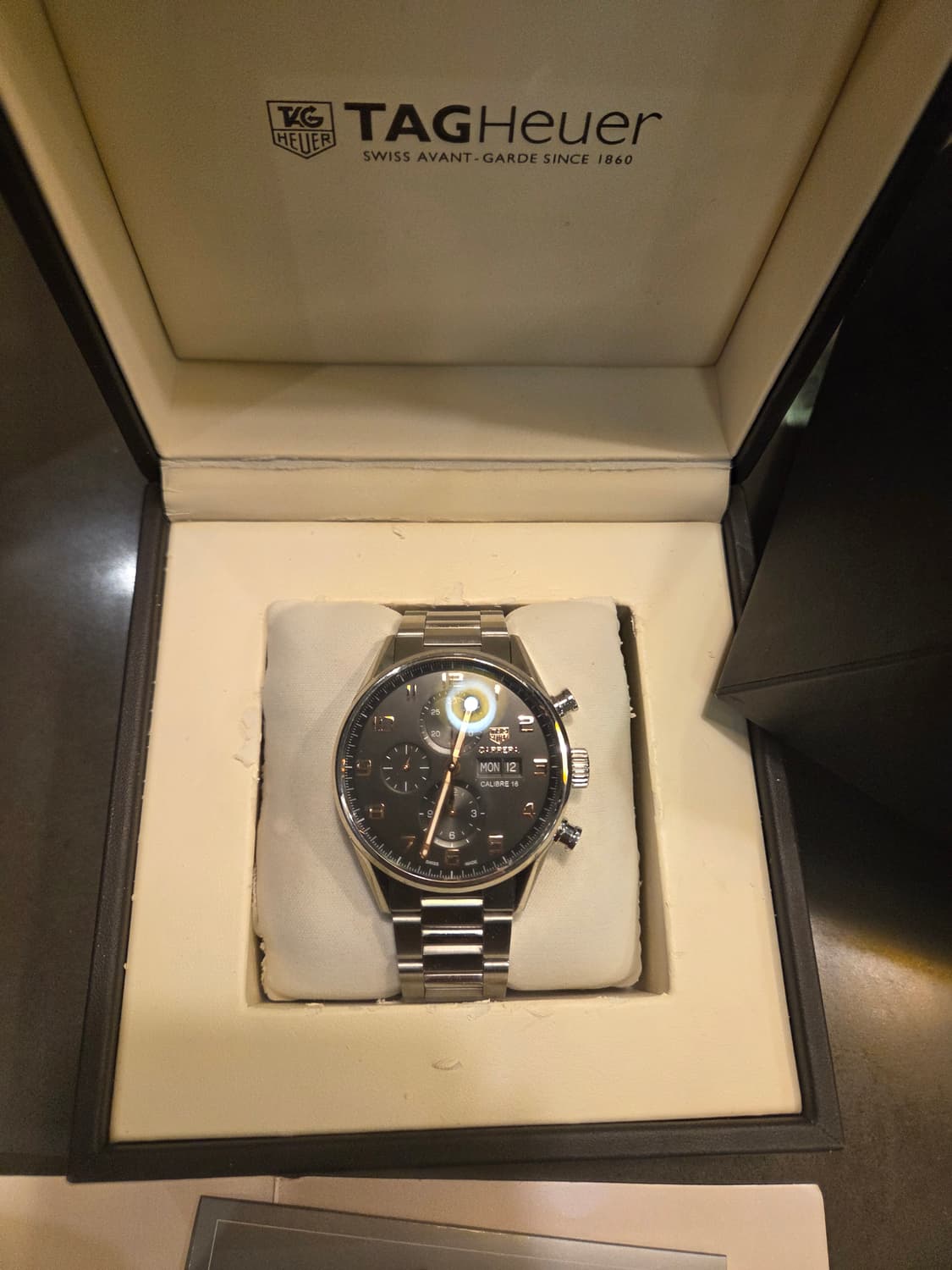 태그호이어 까레라 칼리버16 크로노그래프 데이데이트 골드핸즈 상품이미지2