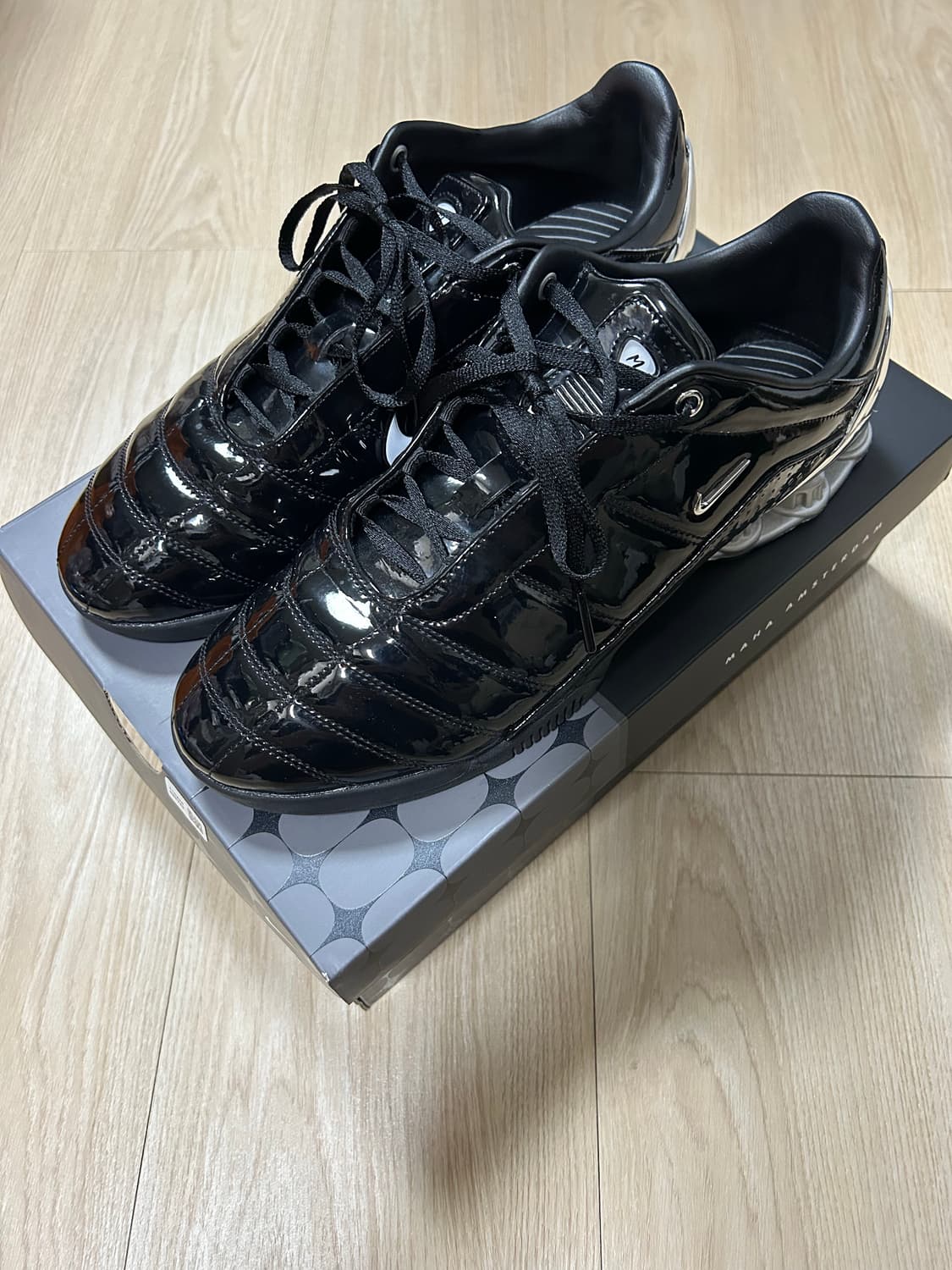 나이키 x 마하 암스테르담 토탈 90 샥스 마지아 블랙 앤 메탈릭 290 상품이미지2