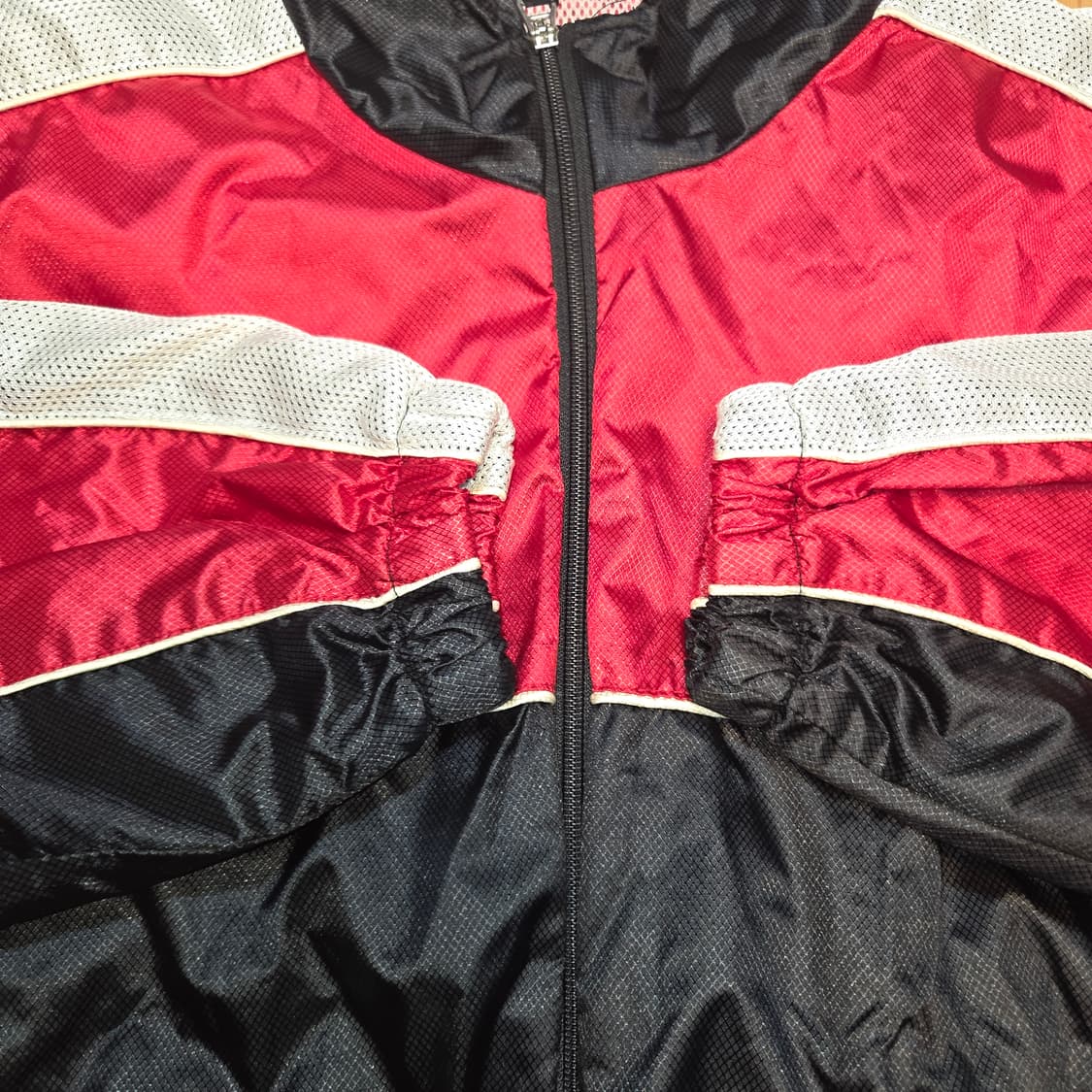 리복 크롭 바람막이 (M)

 상품이미지3