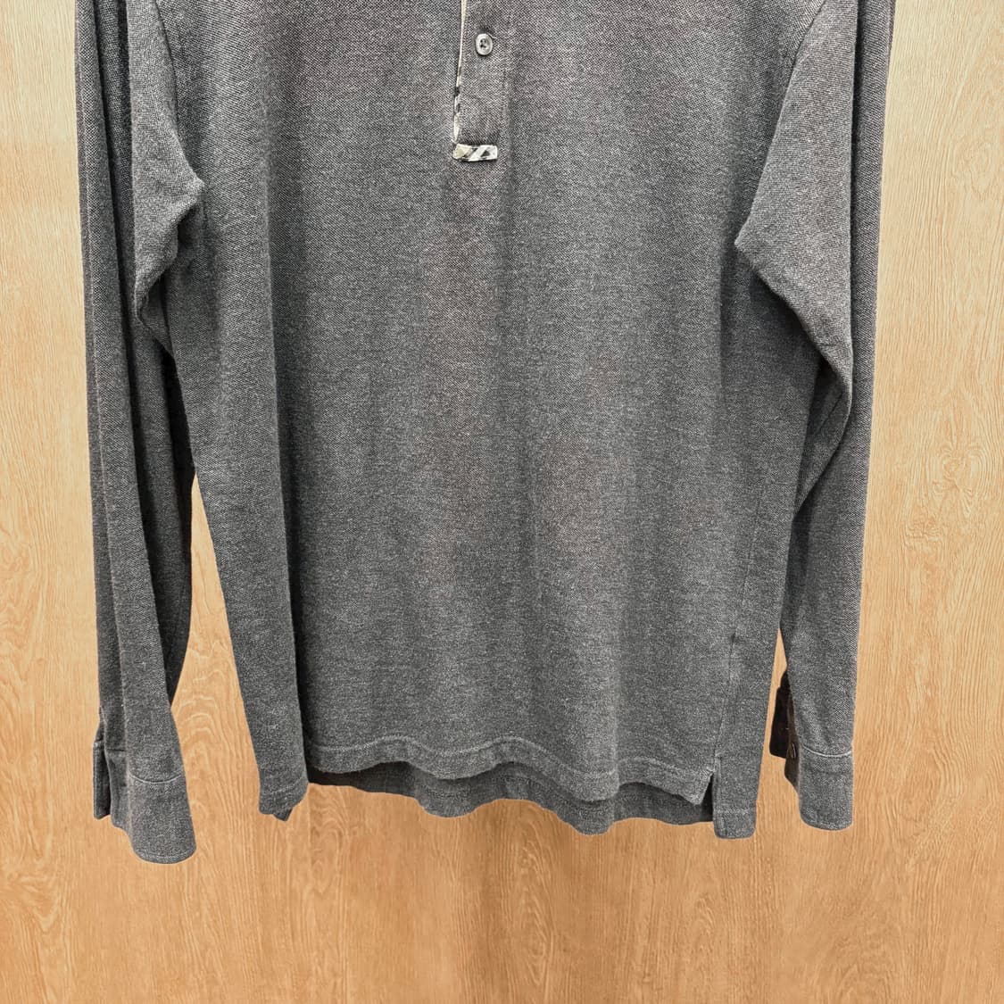 버버리 런던 코튼 롱슬리브 티셔츠 노바 체크 트리밍 버튼 디테일 차콜 상품이미지5