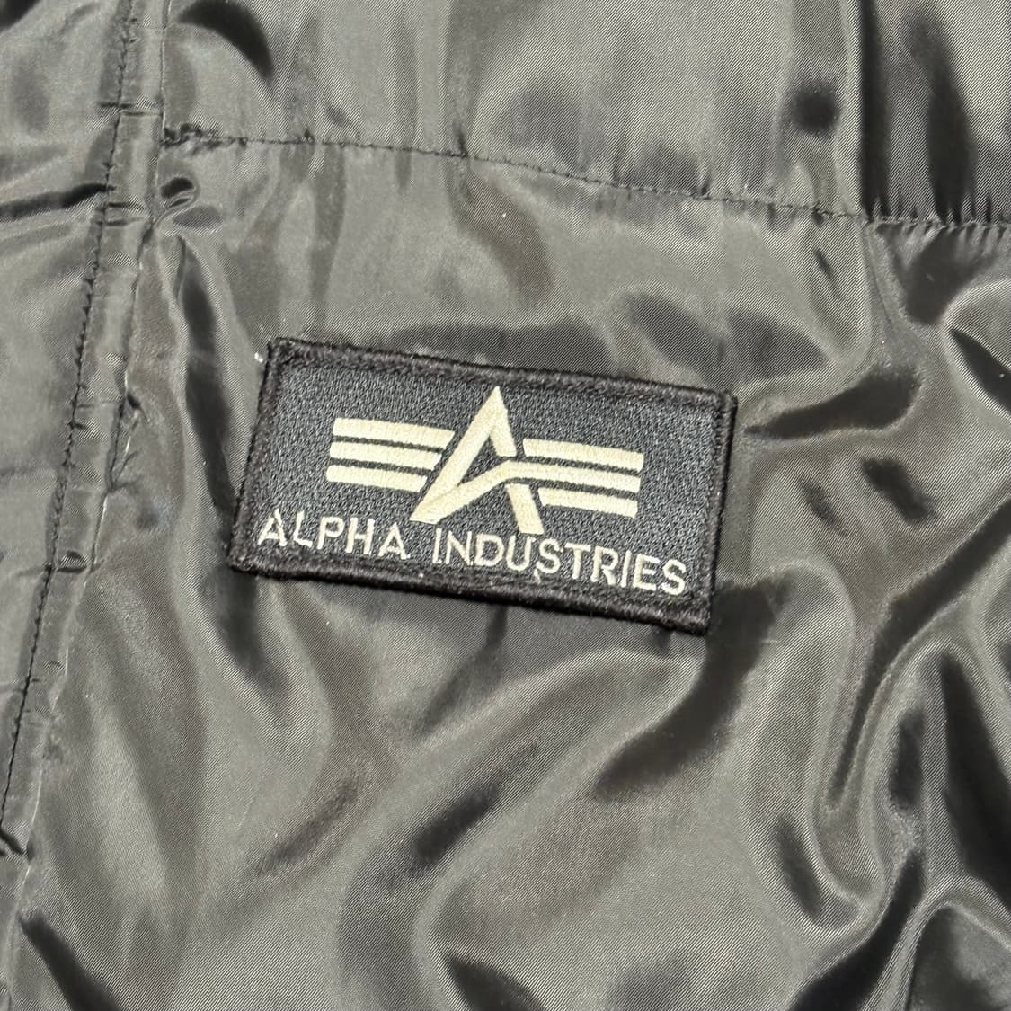 Alpha Industries 패치 다운 블랙 패딩 상품이미지5