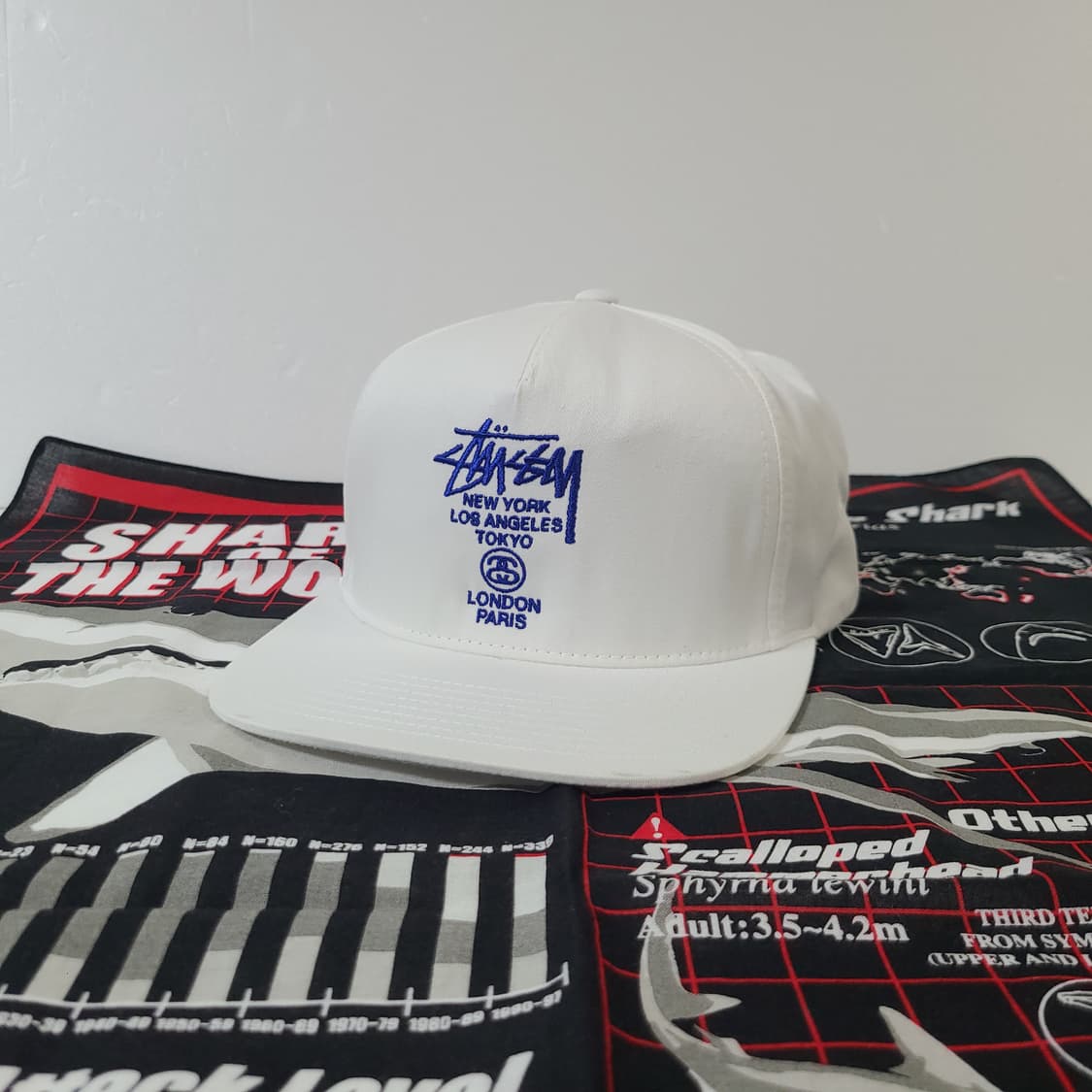 스투시 월드투어 화이트 스냅백 모자 상품이미지1