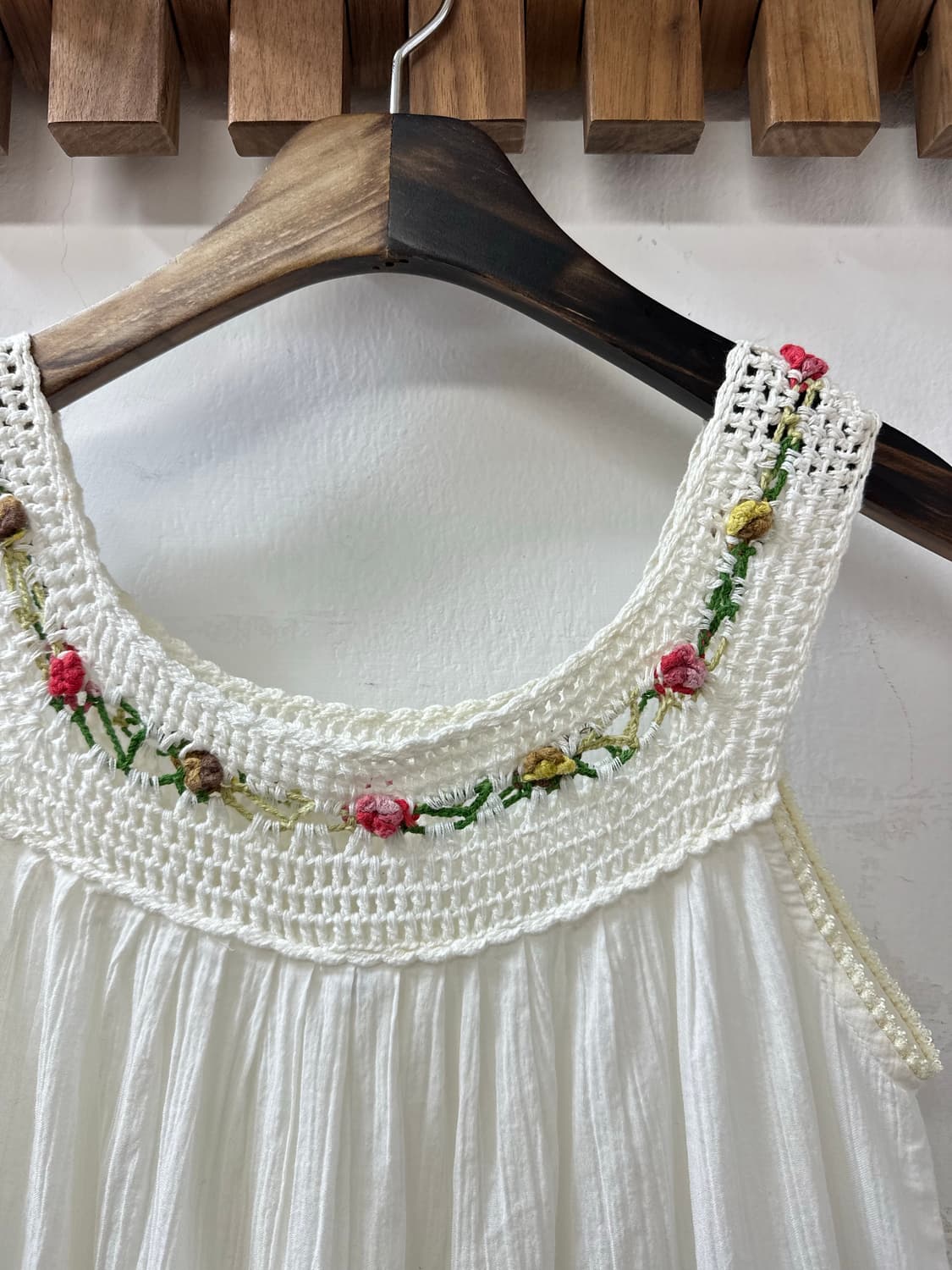 일본빈티지 코튼 100% 크로셰 요크 플라워 자수 셔링 슬리브리스 상품이미지3