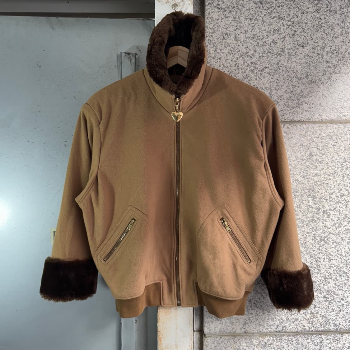 토피스 넥라인 집업 퍼 숏자켓 상품이미지3