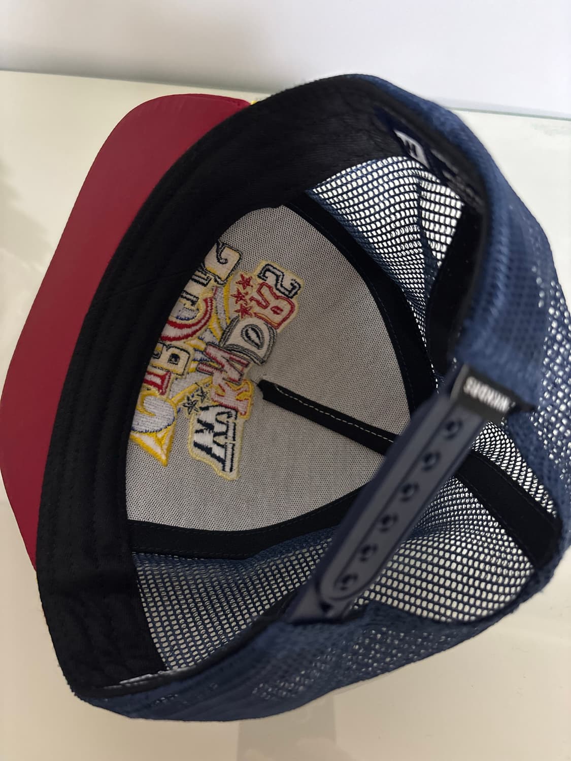 위캔더스 CIRCUS TRUCKER CAP (RED) 상품이미지3