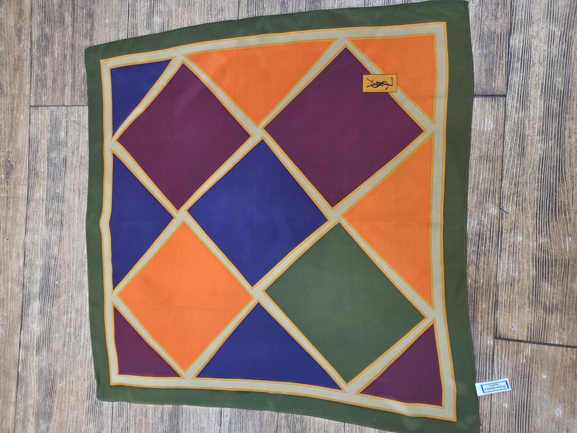 입생로랑패턴스카프 상품이미지1