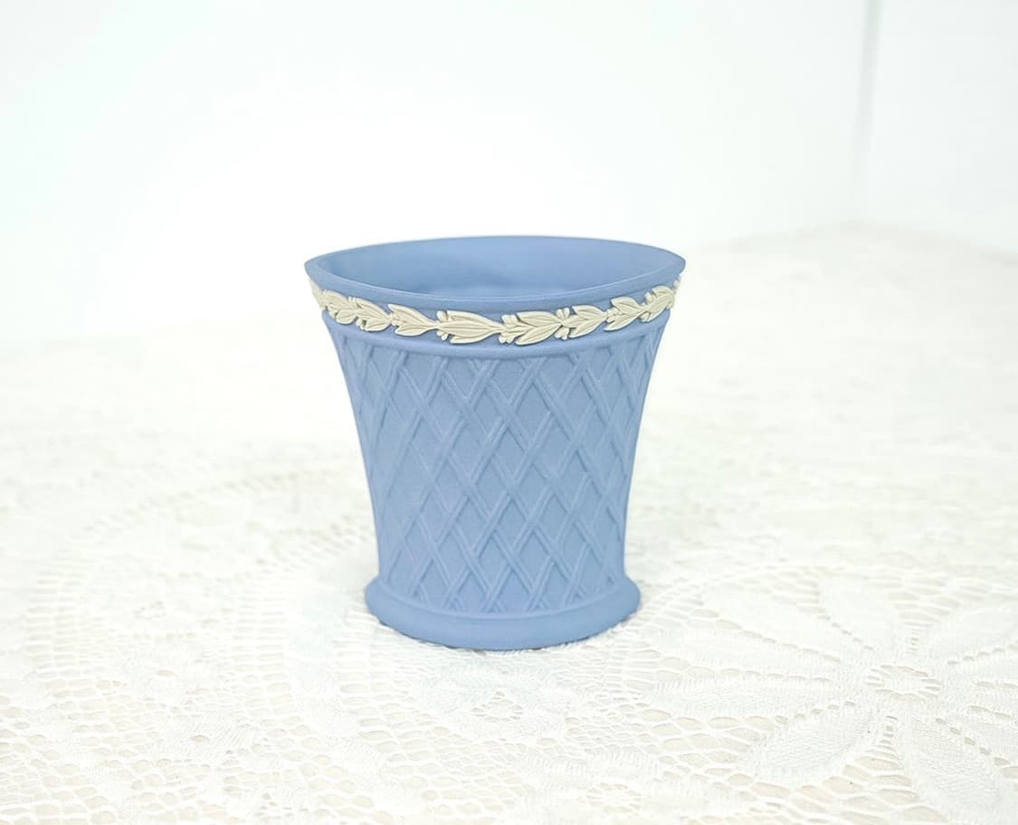 [영국엔틱] 웨지우드 제스퍼웨어 페일블루 체크 베이스 화병 상품이미지1