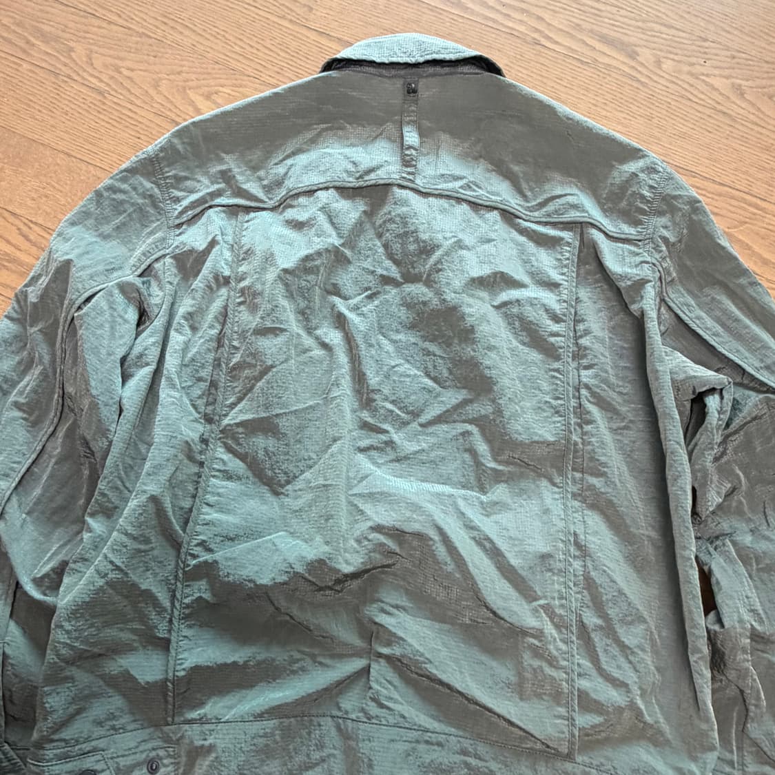 알레그리 나일론 글로시 트러커 셔츠 상품이미지6