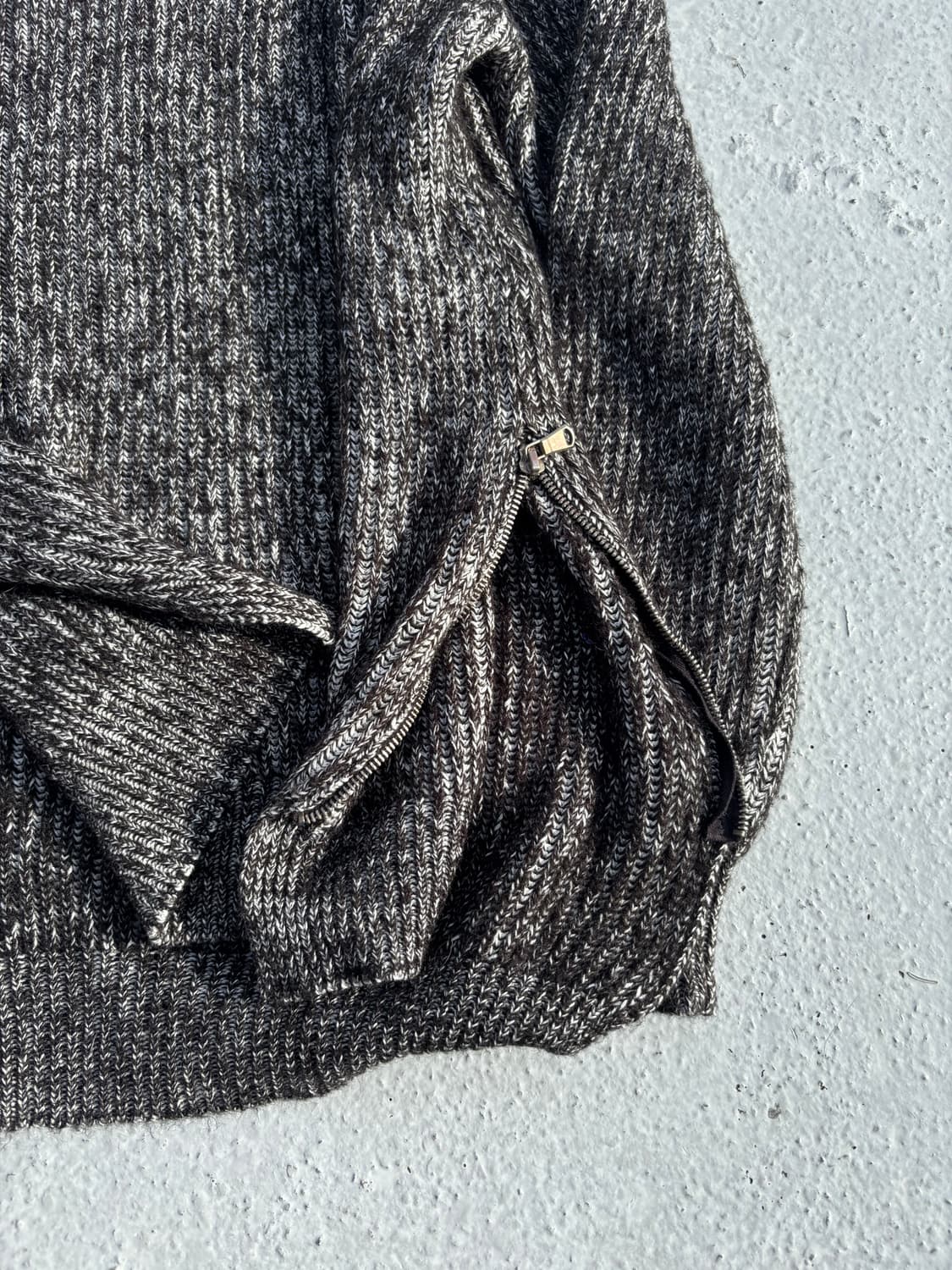 “Vintage”Black&Grey High Neck Zipper det 상품이미지3