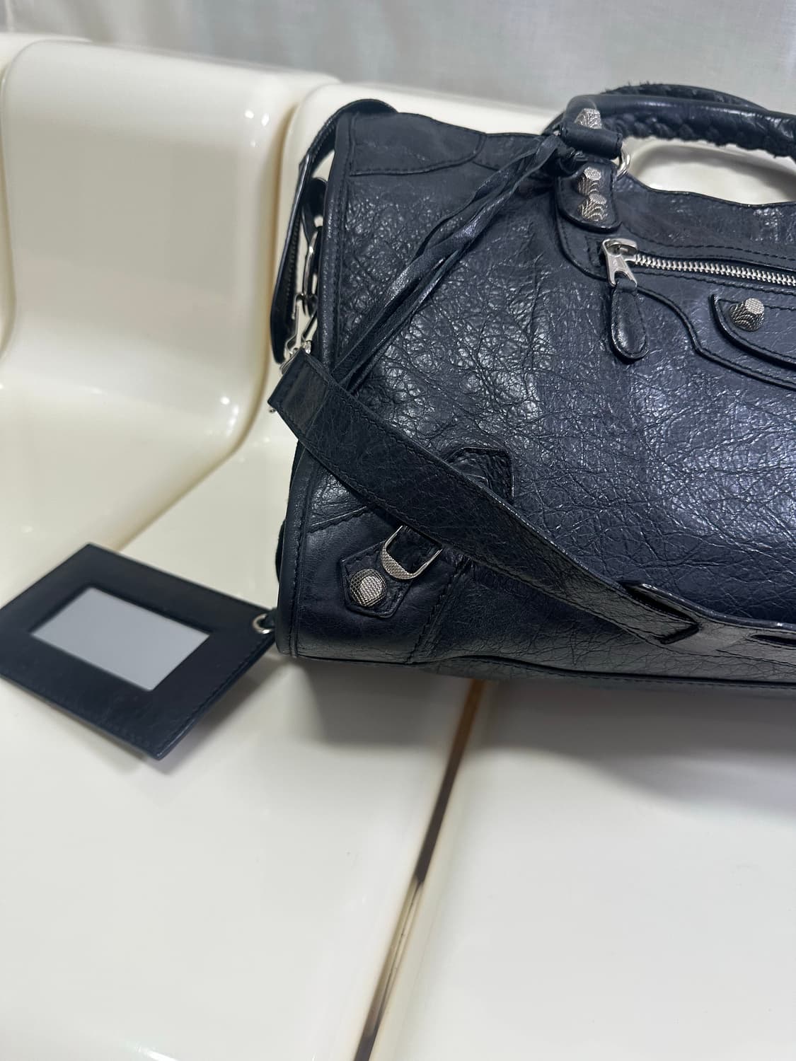 [A 정품] 발렌시아가 시티 모터백 미디움 블랙 상품이미지3