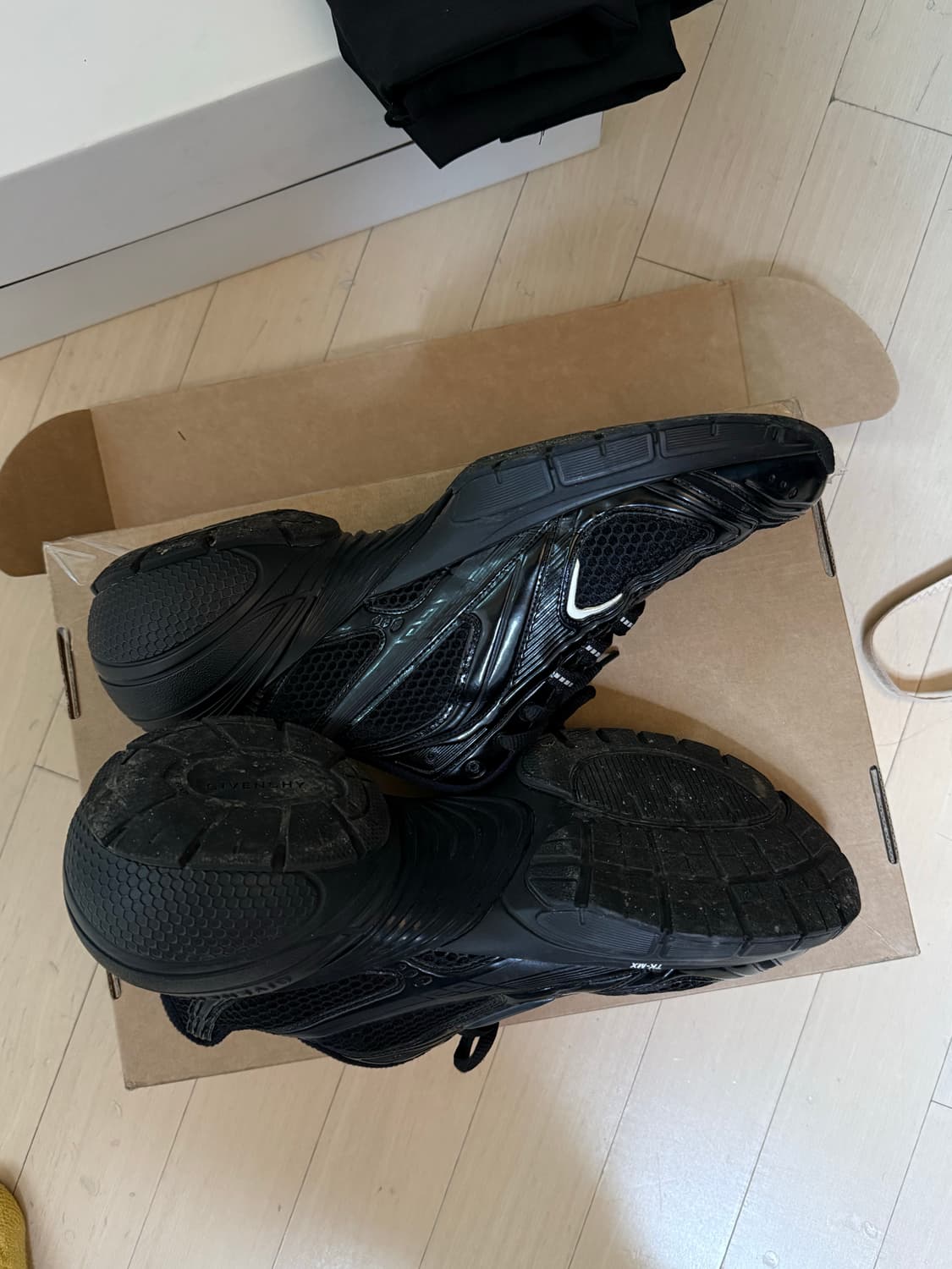 지방시 TK MX 44사이즈 풀박 상품이미지7