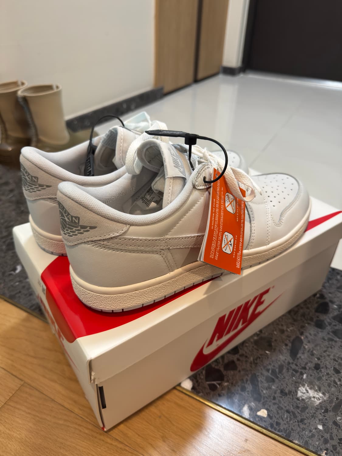 조던1 로우 85 뉴트럴그레이 290 크림발 새상품 상품이미지2