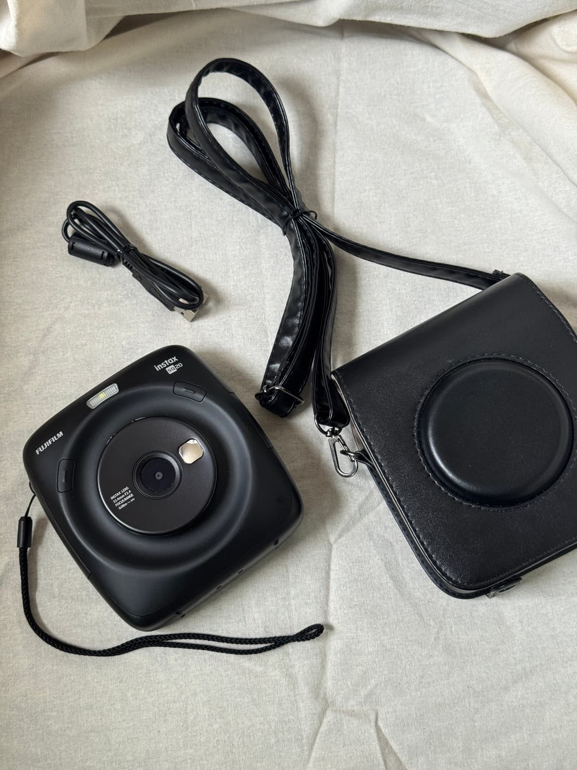 📸 후지필름 instax SQ20 블랙 (케이스 + SD카드 포함) 상품이미지1
