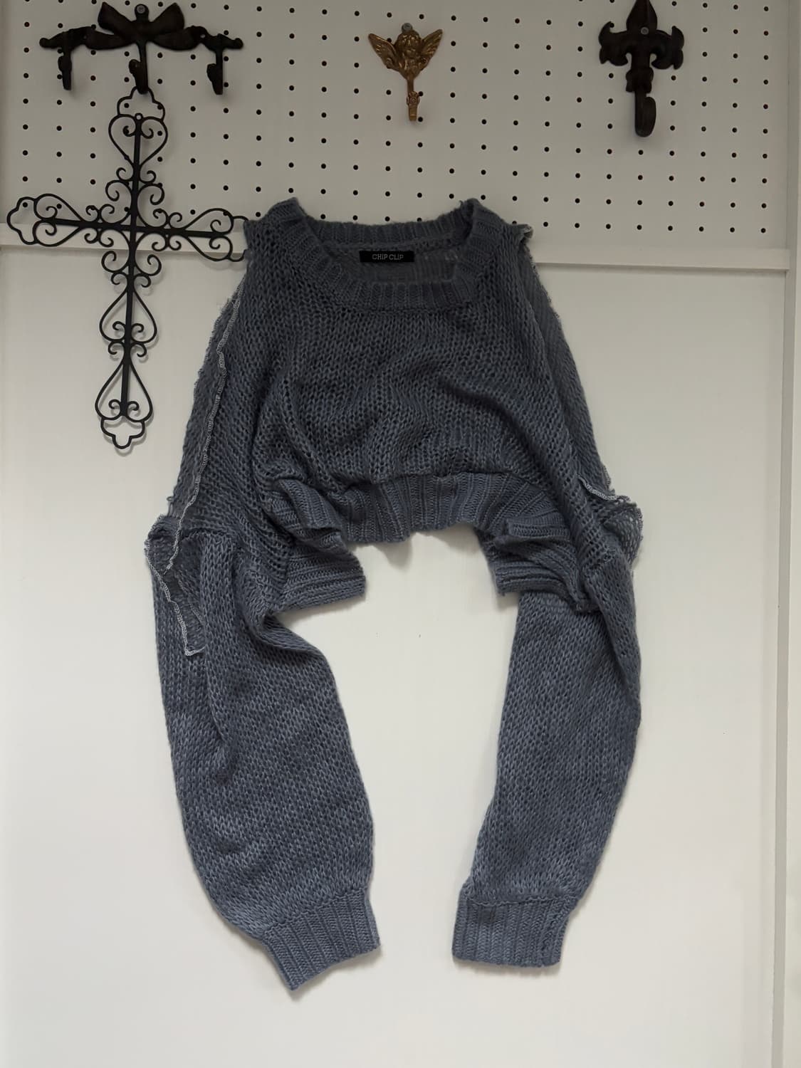 • Sky Blue Cut-Off Shoulder Cropped Knit 상품이미지2
