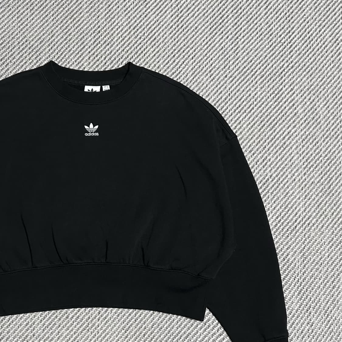 [M] adidas 아디다스 우먼즈 오버핏 크롭 기모 맨투맨 상품이미지2