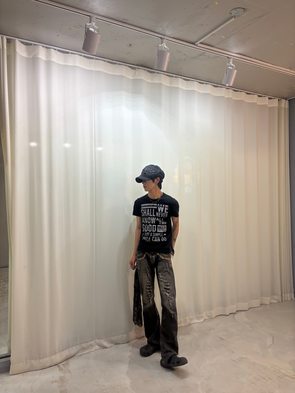 “Unknown” Y2K Print Slim Fit Tee 상품이미지2