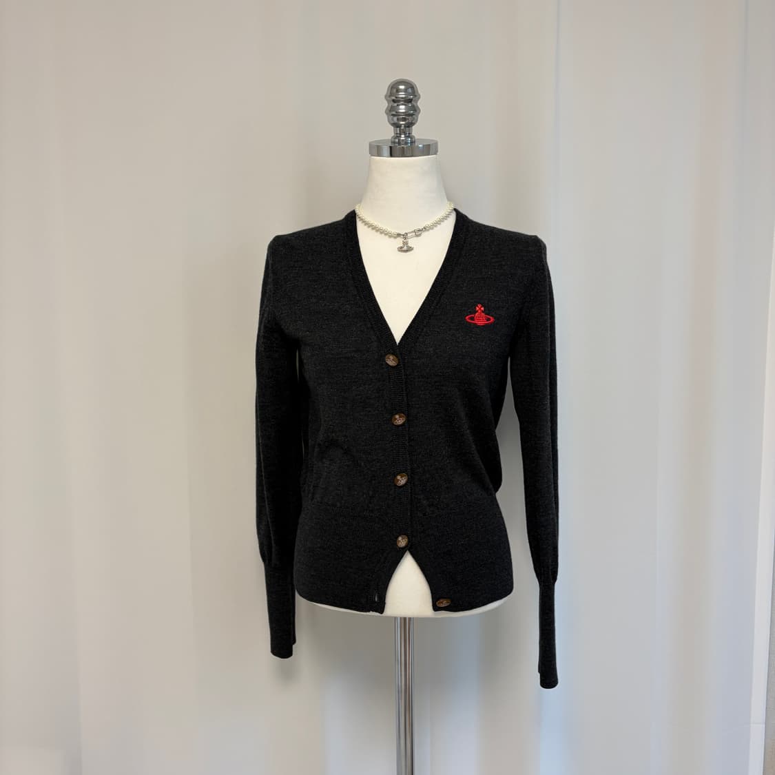 비비안웨스트우드 ORB버튼 브이넥 가디건 상품이미지2